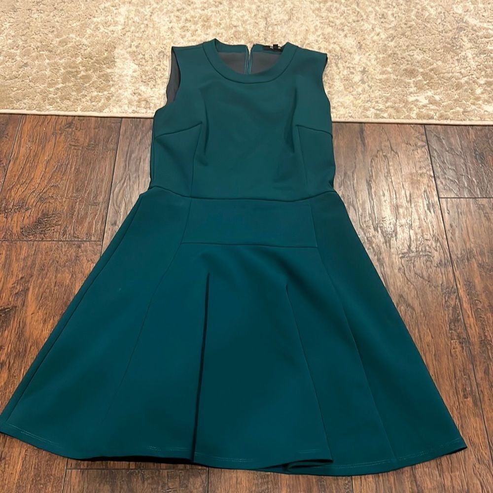 Madewell Anywhere Fit and Flare Green Dress size 2 in EUC perfect color for Xmas